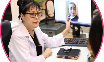 Bác sĩ tiến hành thăm khám và tư vấn