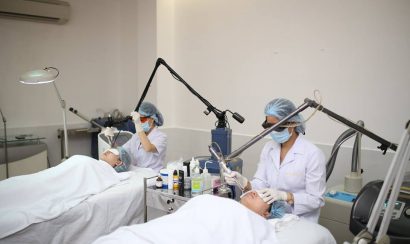 Thoa lạnh hoặc thuốc gây tê lên bề mặt da