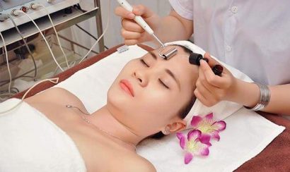 Thực hiện quy trình cấy noãn tế bào