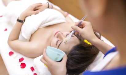 Đắp mặt nạ vàng 24K